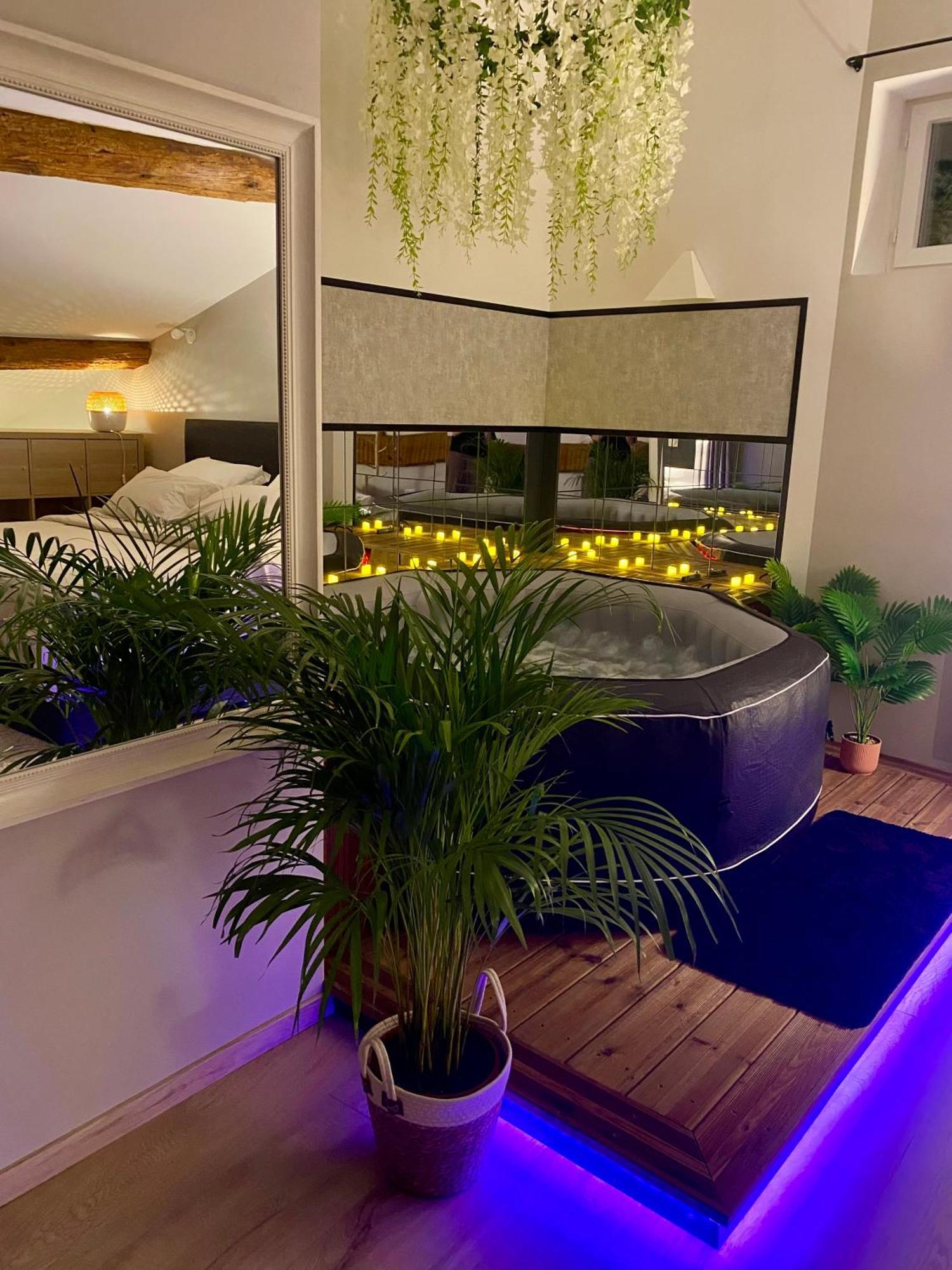 Love Room Village Rillieux-la-Pape Exterior photo